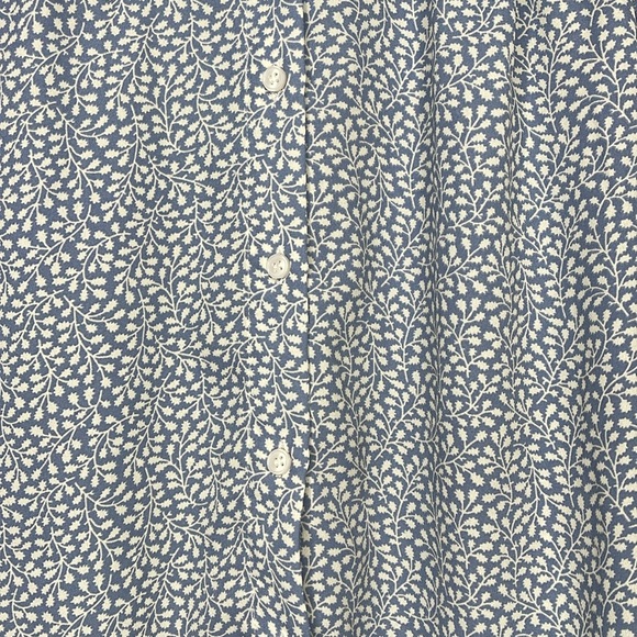 H&M Long Sleeve Button Up Blouse light blue/cream leaf print, Size 2 - Picture 11 of 12